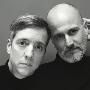 A photograph of Mark Hurst and Scott Williams side-by-side in black turtlenecks. On the cover is: A SIMPLE DESULATORY TECHTONIC / SI-MARK & SCOTT-FUNKEL